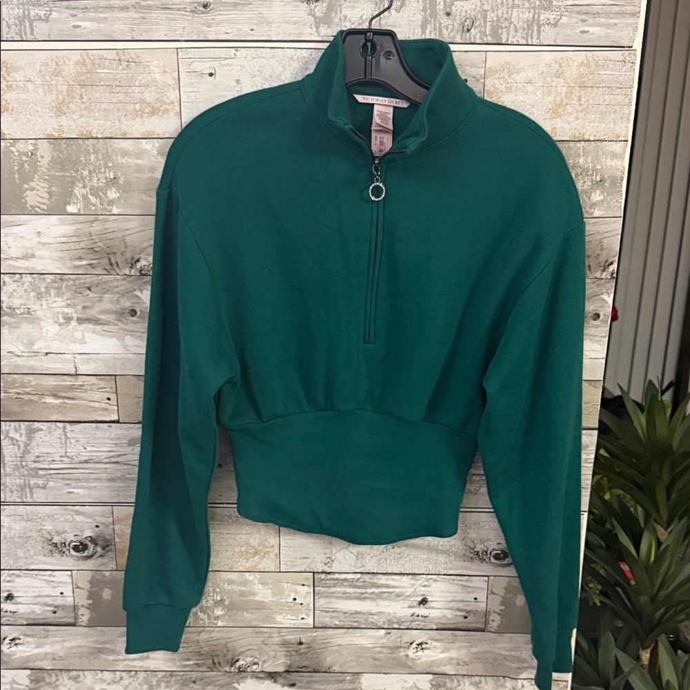 VS Quarter Zip Sweatshirt |